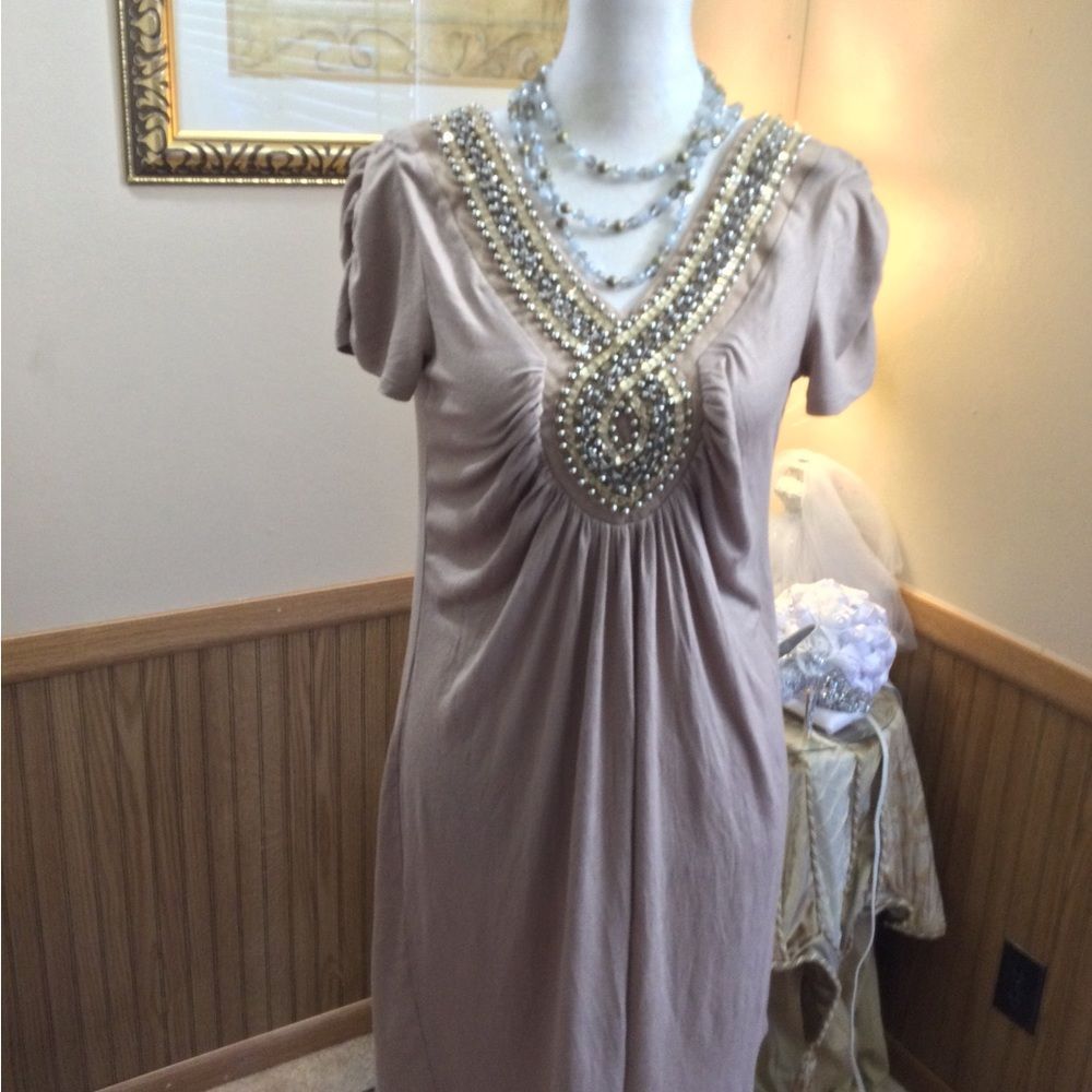 NWT Carrie Allen tan long tunic with a V- neck with sparkles size medium